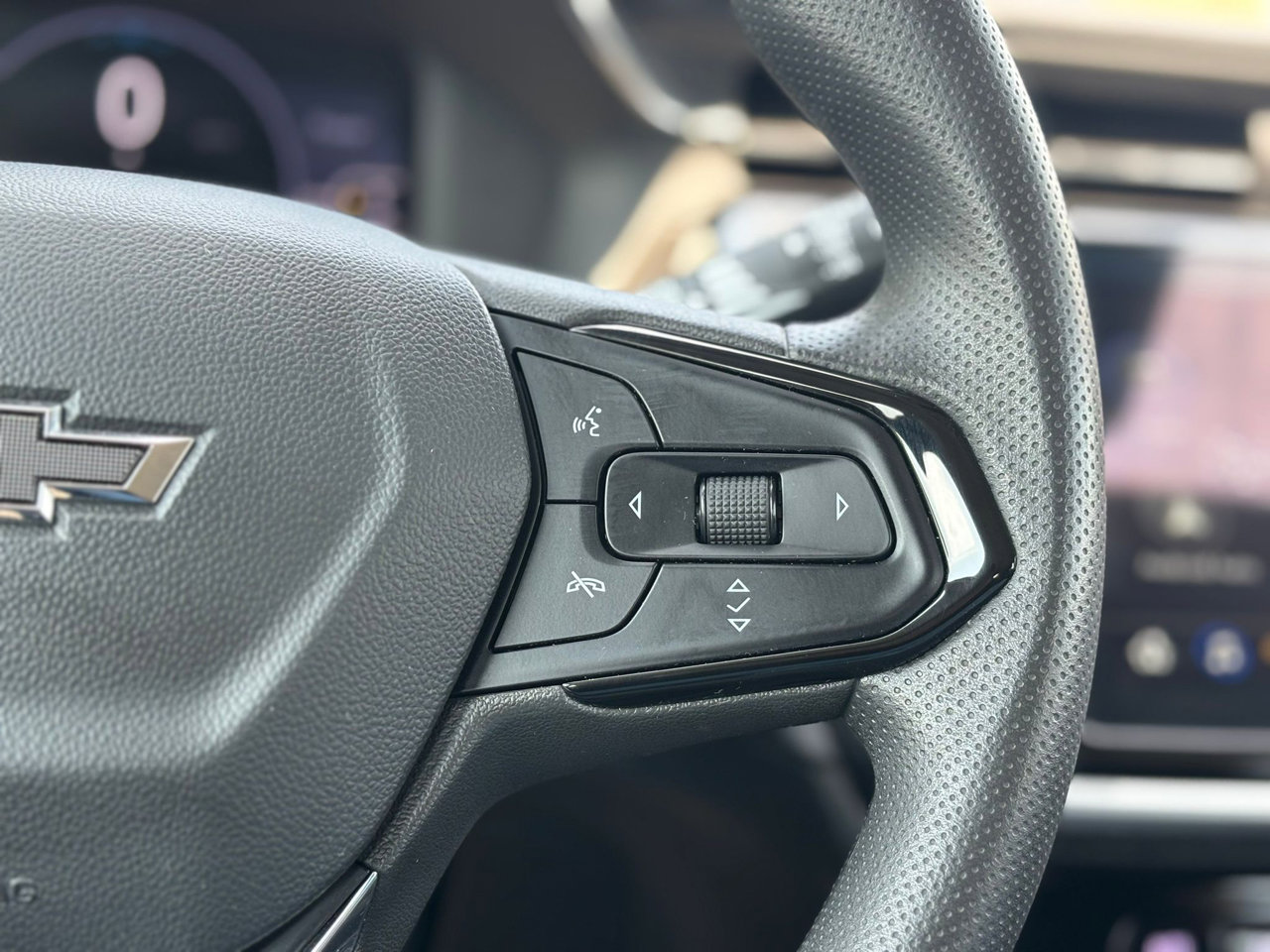Used 2023 Chevrolet Bolt EUV LT image 25