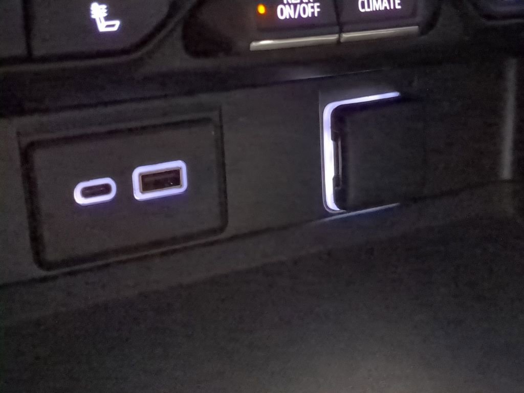 Used 2023 Chevrolet Tahoe Z71 w/ Luxury Package image 47