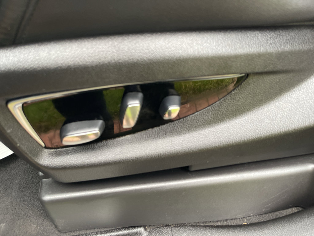 Used 2019 Cadillac Escalade ESV Premium Luxury image 16