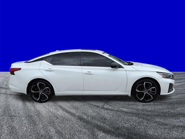 Used 2025 Nissan Altima 2.5 SR w/ SR Premium Package image 3