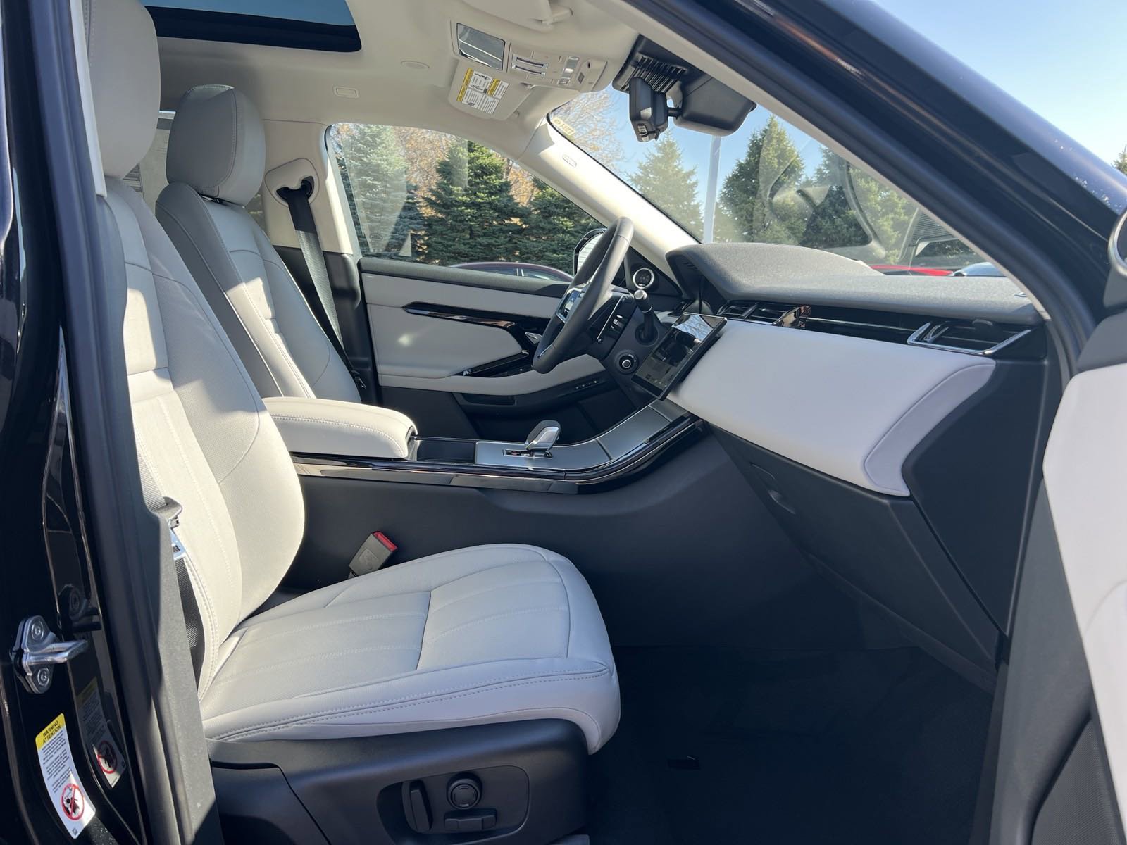 New 2025 Land Rover Range Rover Evoque Dynamic SE image 23