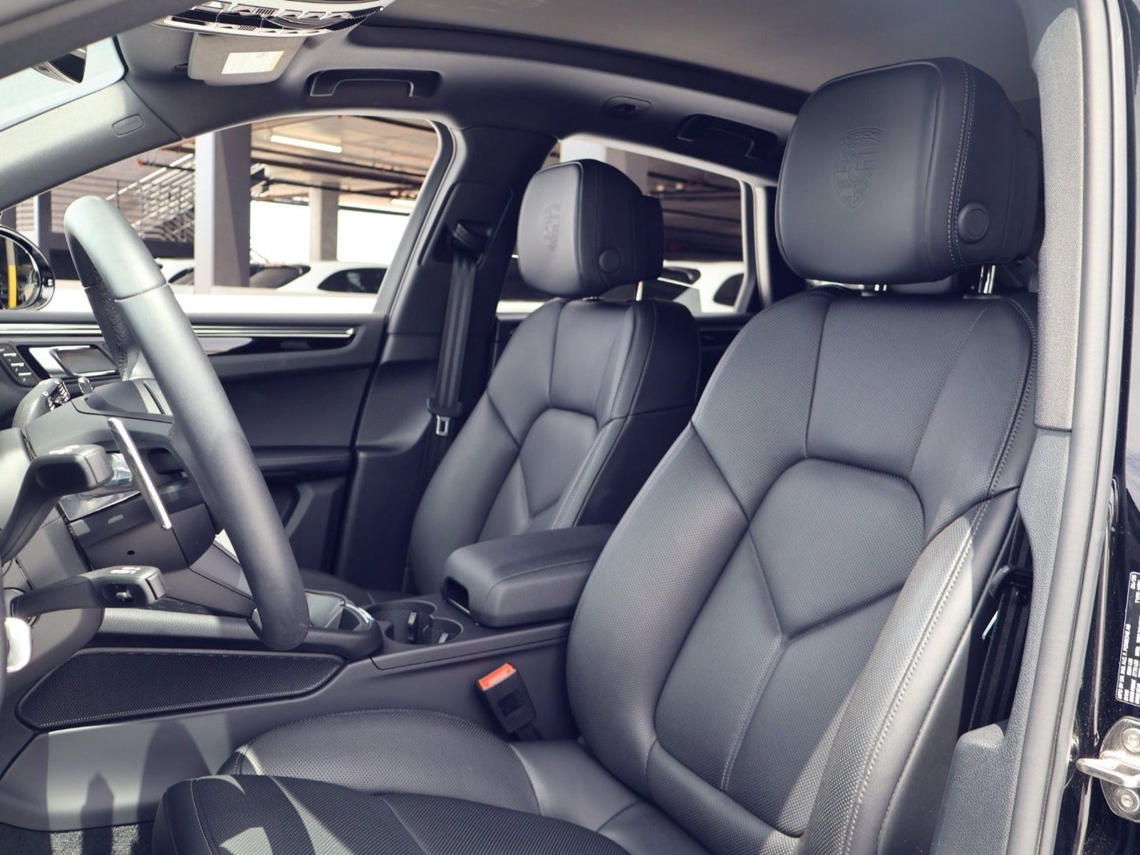 Certified 2026 Porsche Macan AWD/4WD image 5