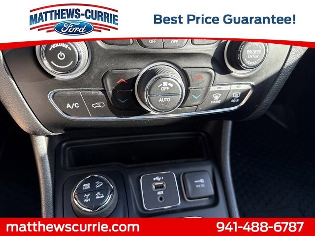 Used 2020 Jeep Cherokee Trailhawk w/ Comfort/Convenience Group AWD/4WD image 19