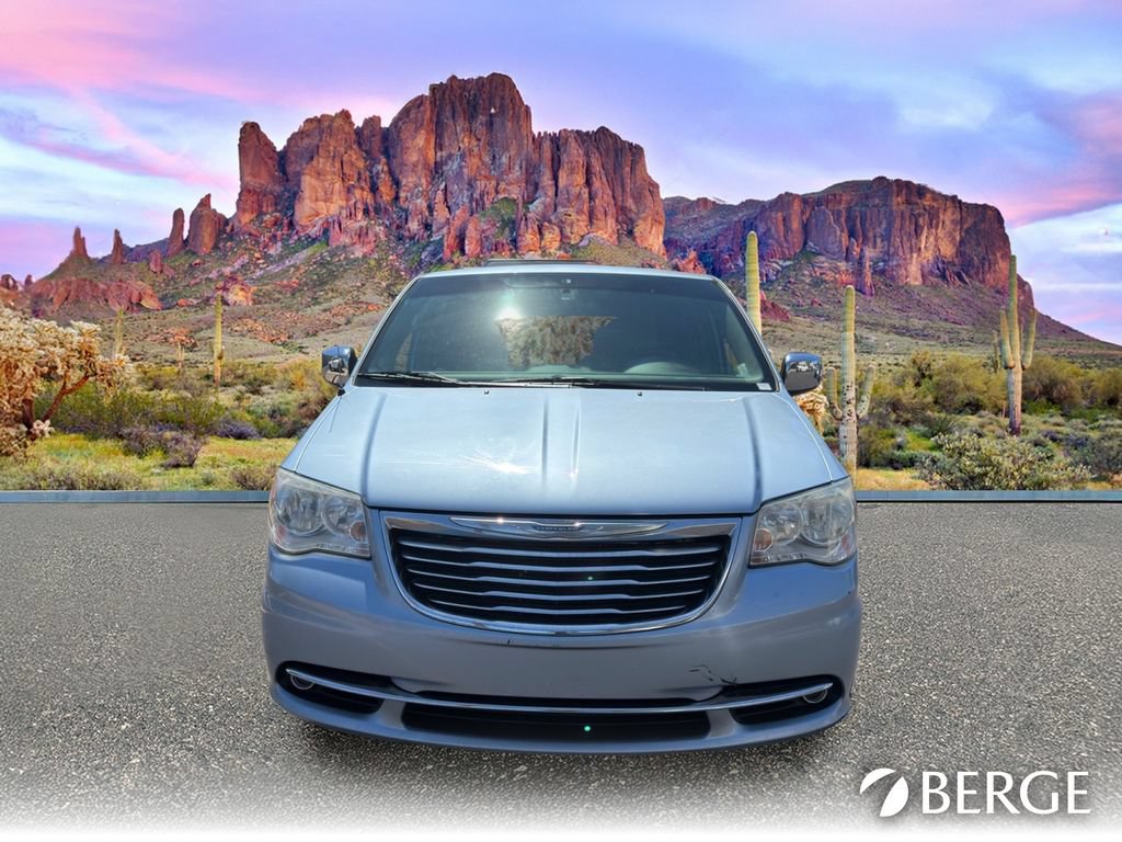 Used 2013 Chrysler Town & Country Touring-L w/ Driver Convenience Group FWD image 6