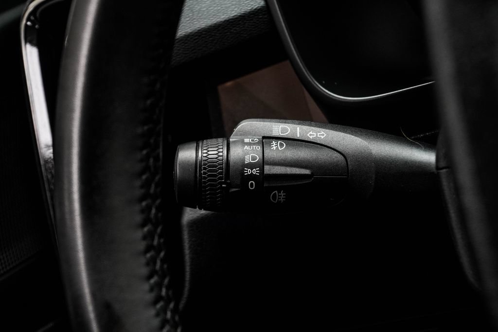 Used 2023 Volvo C40 Recharge Core AWD/4WD image 31