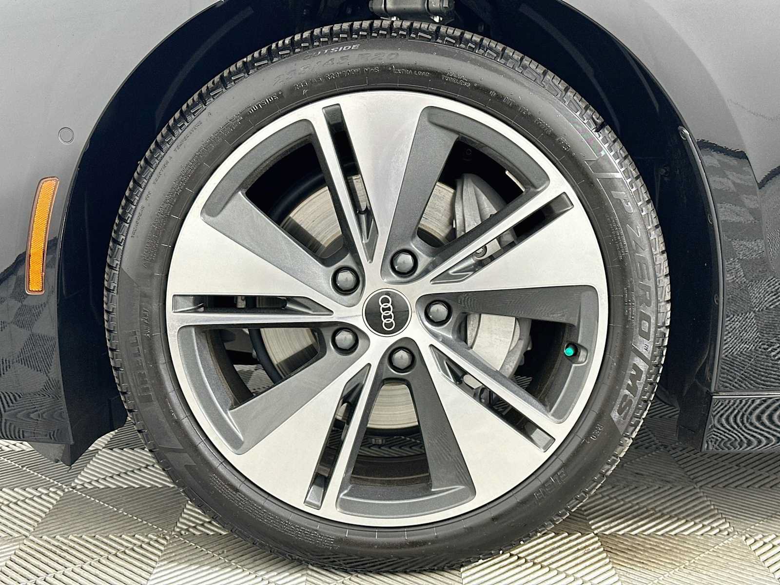 Used 2025 Audi A6 e-tron Premium Plus RWD image 29