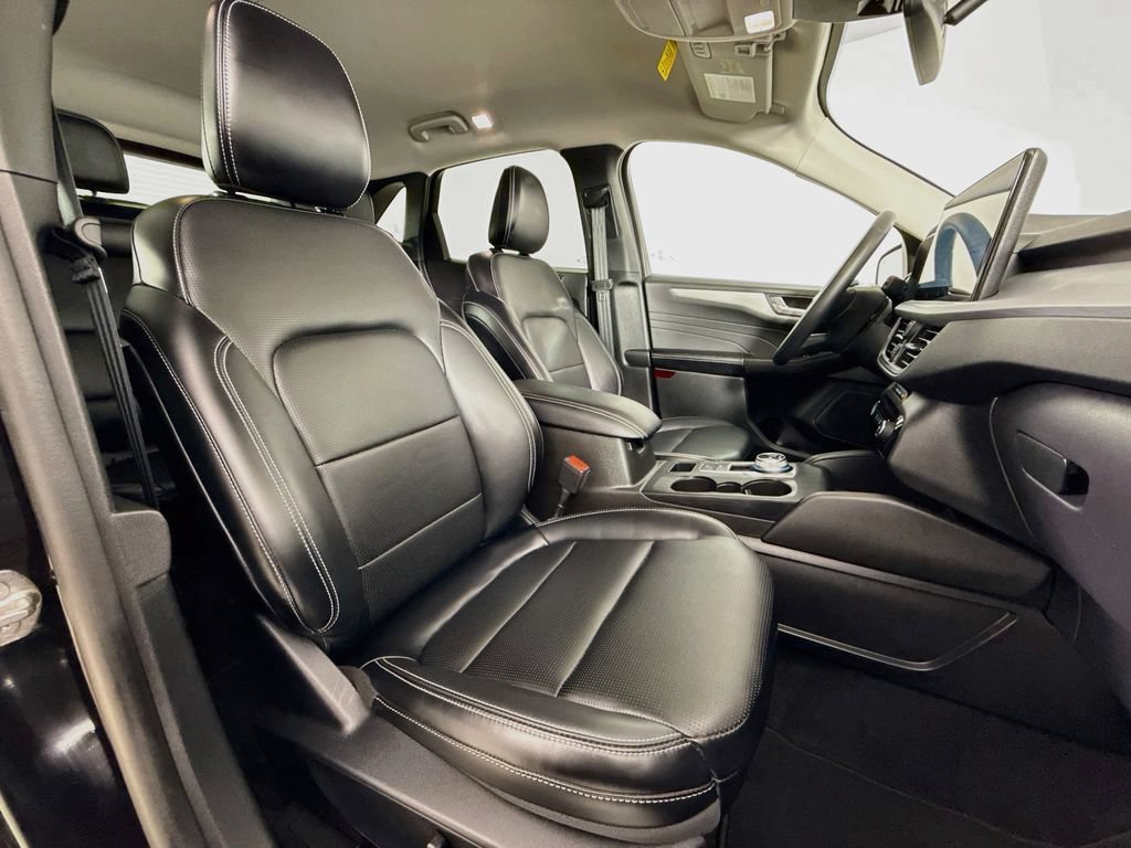 Used 2025 Ford Escape Platinum AWD/4WD image 31