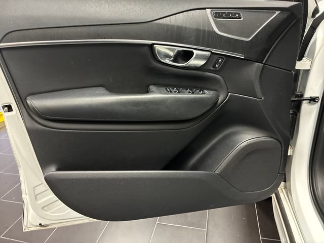 Used 2020 Volvo XC90 T5 Momentum w/ Protection Package Premier FWD image 10