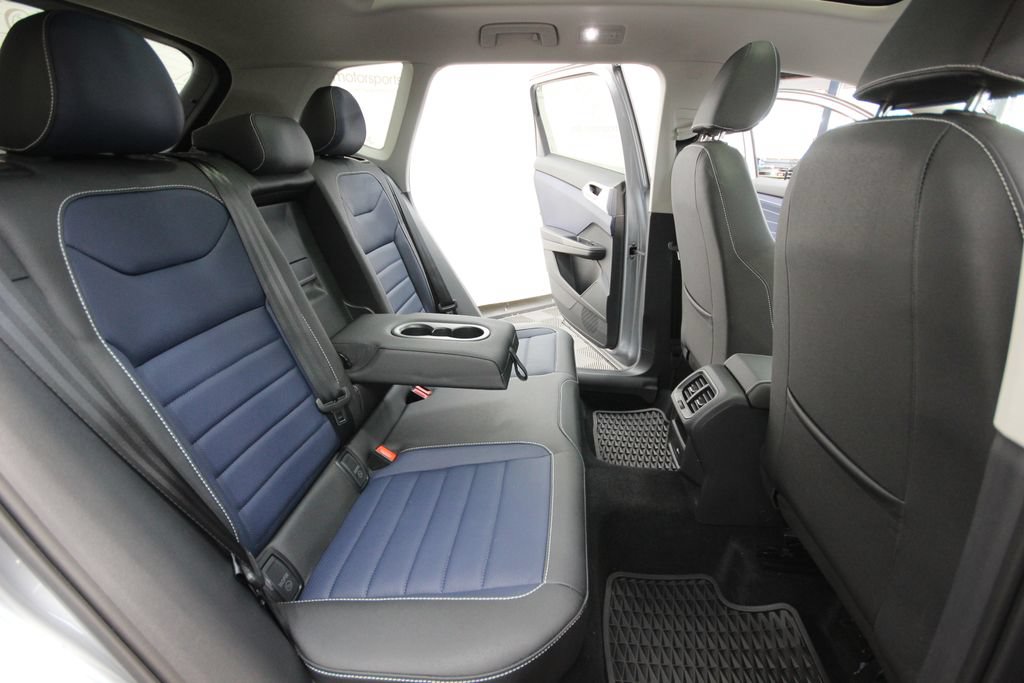 Used 2025 Volkswagen Taos SEL AWD/4WD image 30