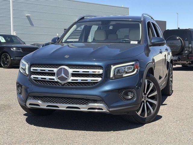 Used 2021 Mercedes-Benz GLB 250 4MATIC w/ Premium Package image 3