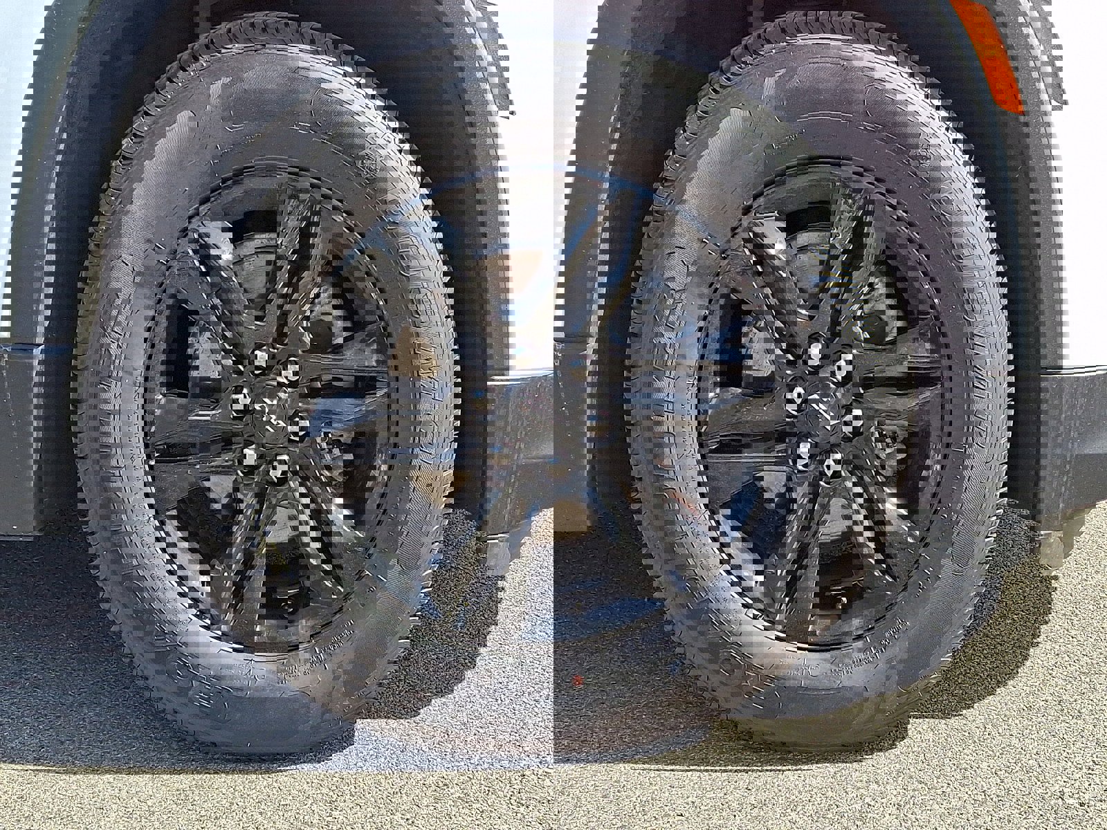 Used 2023 Chevrolet Traverse LT w/ Midnight/Sport Edition image 8