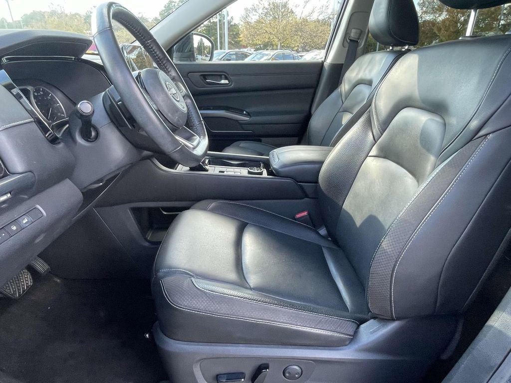Used 2023 Nissan Pathfinder SL image 14