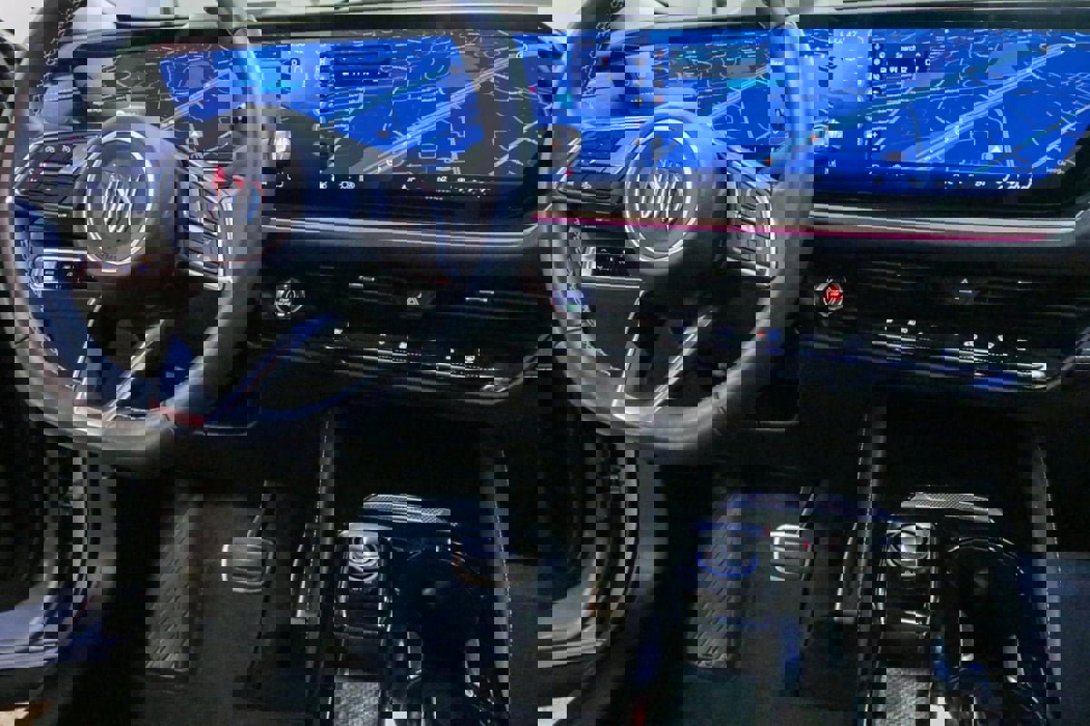 Used 2025 Buick Envision Sport Touring image 22