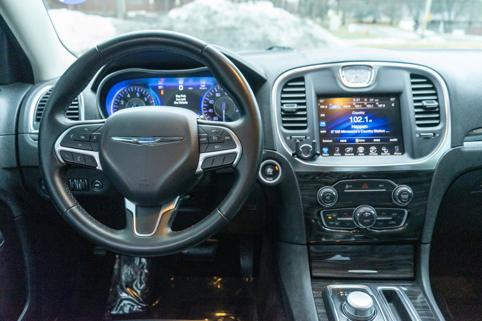 Used 2016 Chrysler 300 Limited image 12