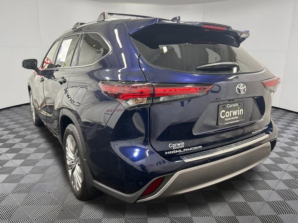 Used 2025 Toyota Highlander Platinum AWD/4WD image 5