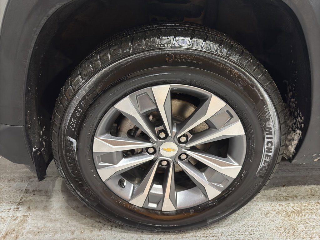 Used 2025 Chevrolet Equinox LT w/ Convenience Package II image 9