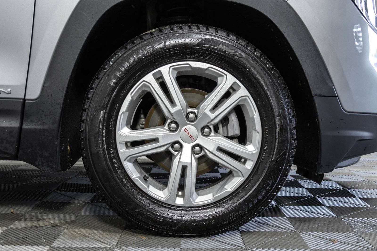 Used 2024 GMC Terrain SLE AWD/4WD image 42