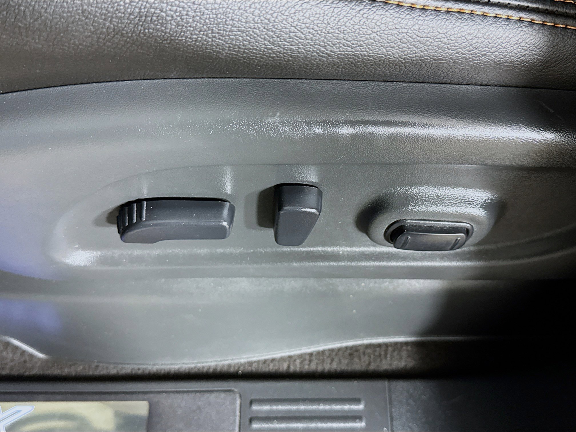 Used 2020 Nissan Titan PRO-4X w/ Pro-4x Convenience Package image 24