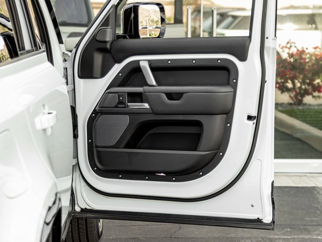 Used 2021 Land Rover Defender 110 X-Dynamic HSE image 25