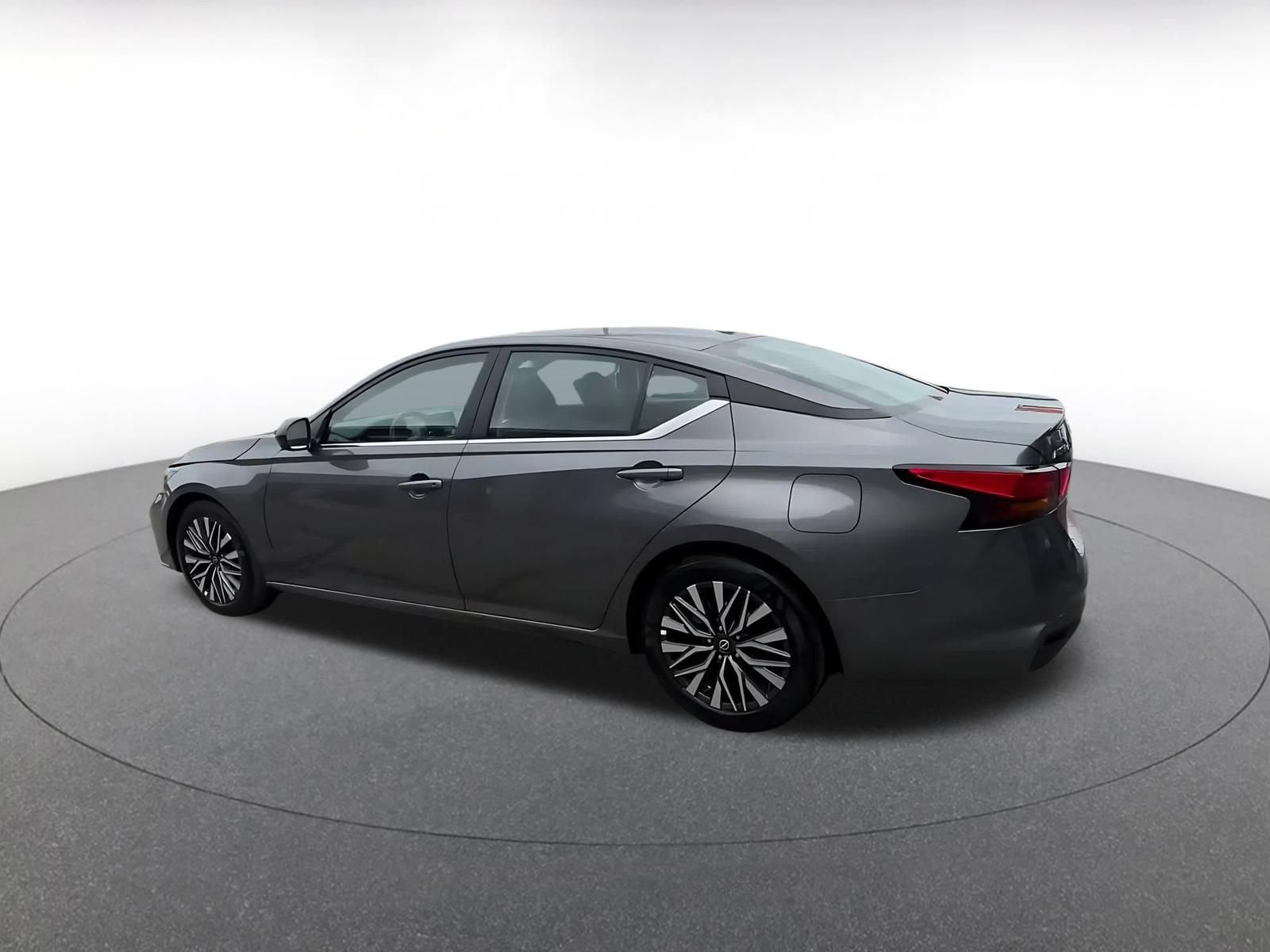 Used 2026 Nissan Altima 2.5 SV FWD image 9