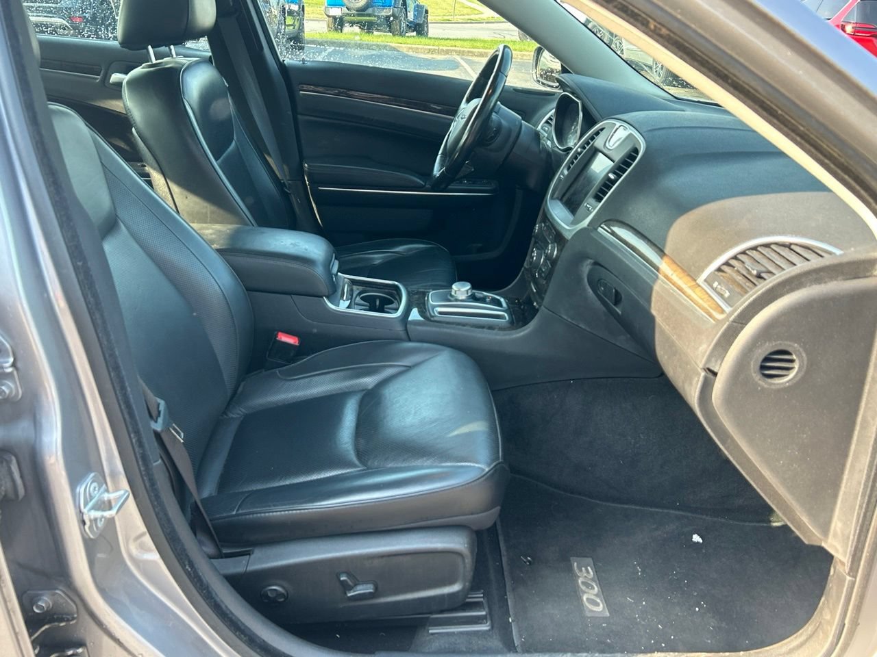 Used 2016 Chrysler 300 C RWD image 14