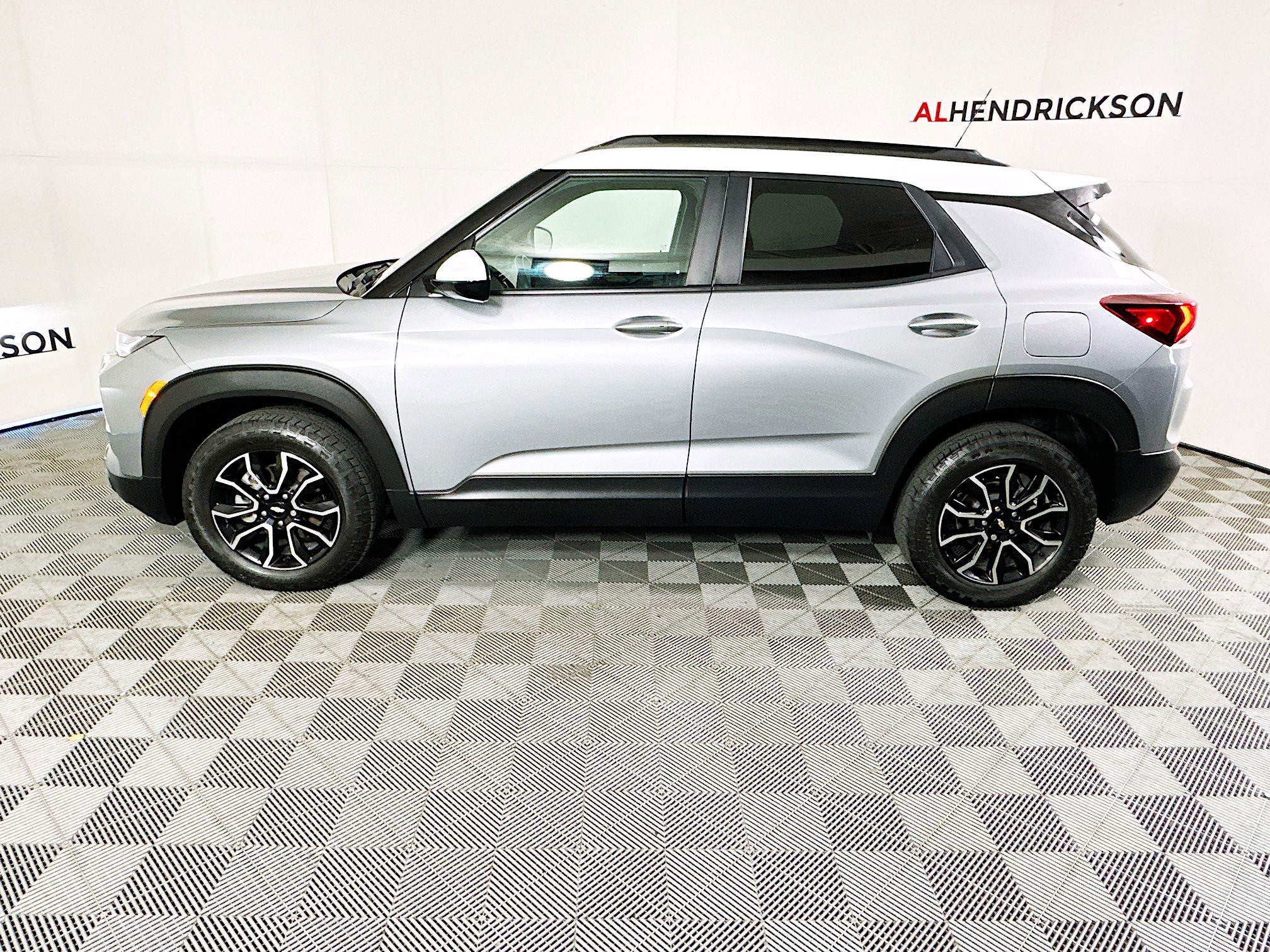 Used 2023 Chevrolet TrailBlazer ACTIV w/ Sun and Liftgate Package image 6