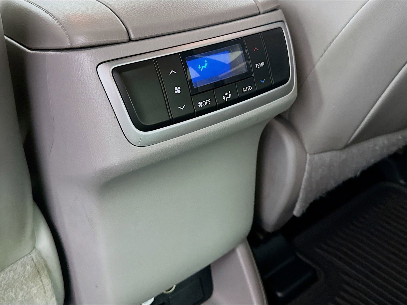 Used 2015 Toyota Highlander XLE image 27