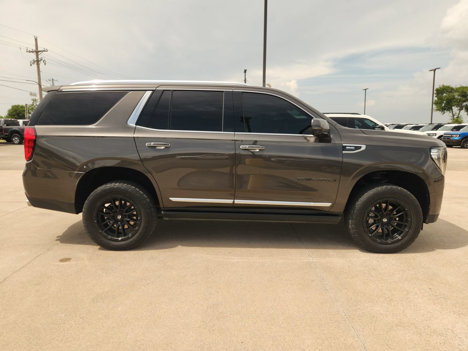 Used 2021 GMC Yukon Denali w/ Advanced Technology Package AWD/4WD image 7