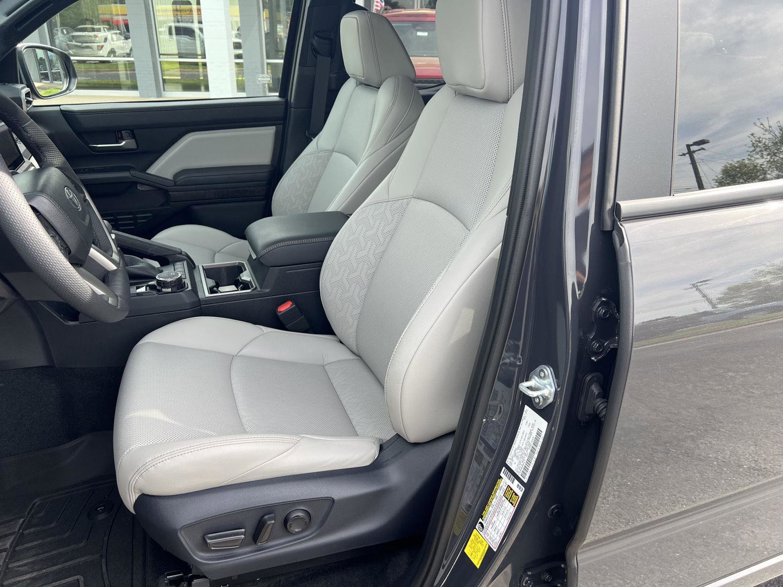 Used 2024 Toyota Tacoma Limited w/ Limited Package (LT) image 10