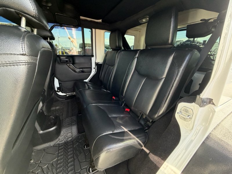 Used 2015 Jeep Wrangler Unlimited Sahara AWD/4WD image 14