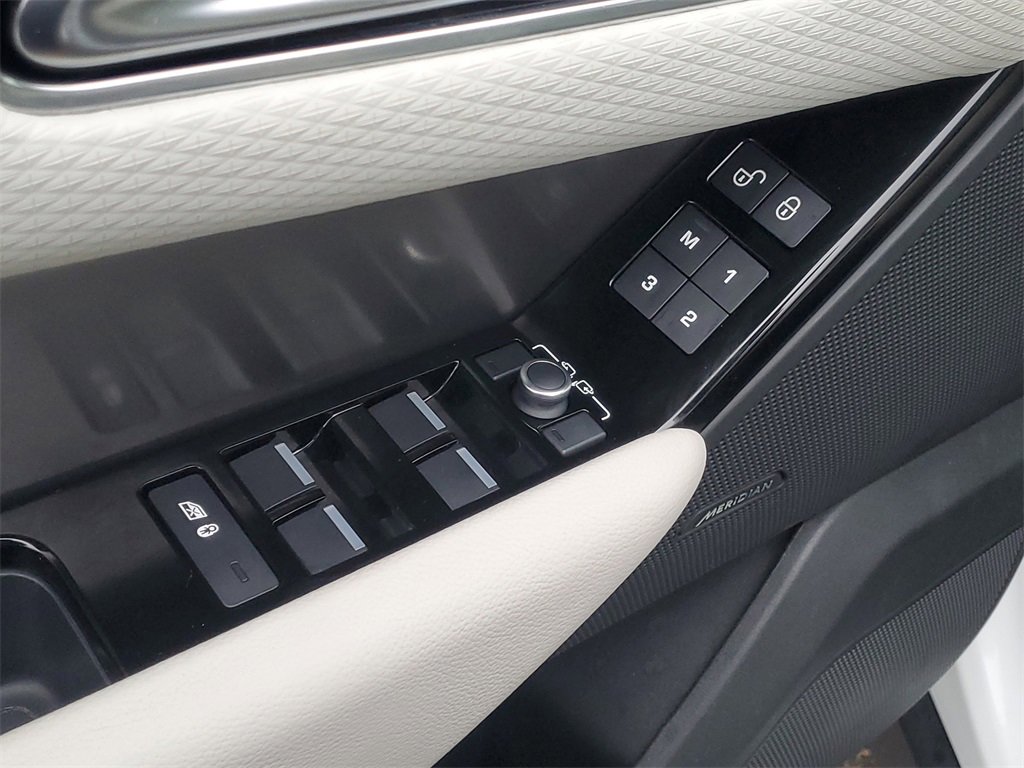 Used 2020 Land Rover Range Rover Velar S image 11