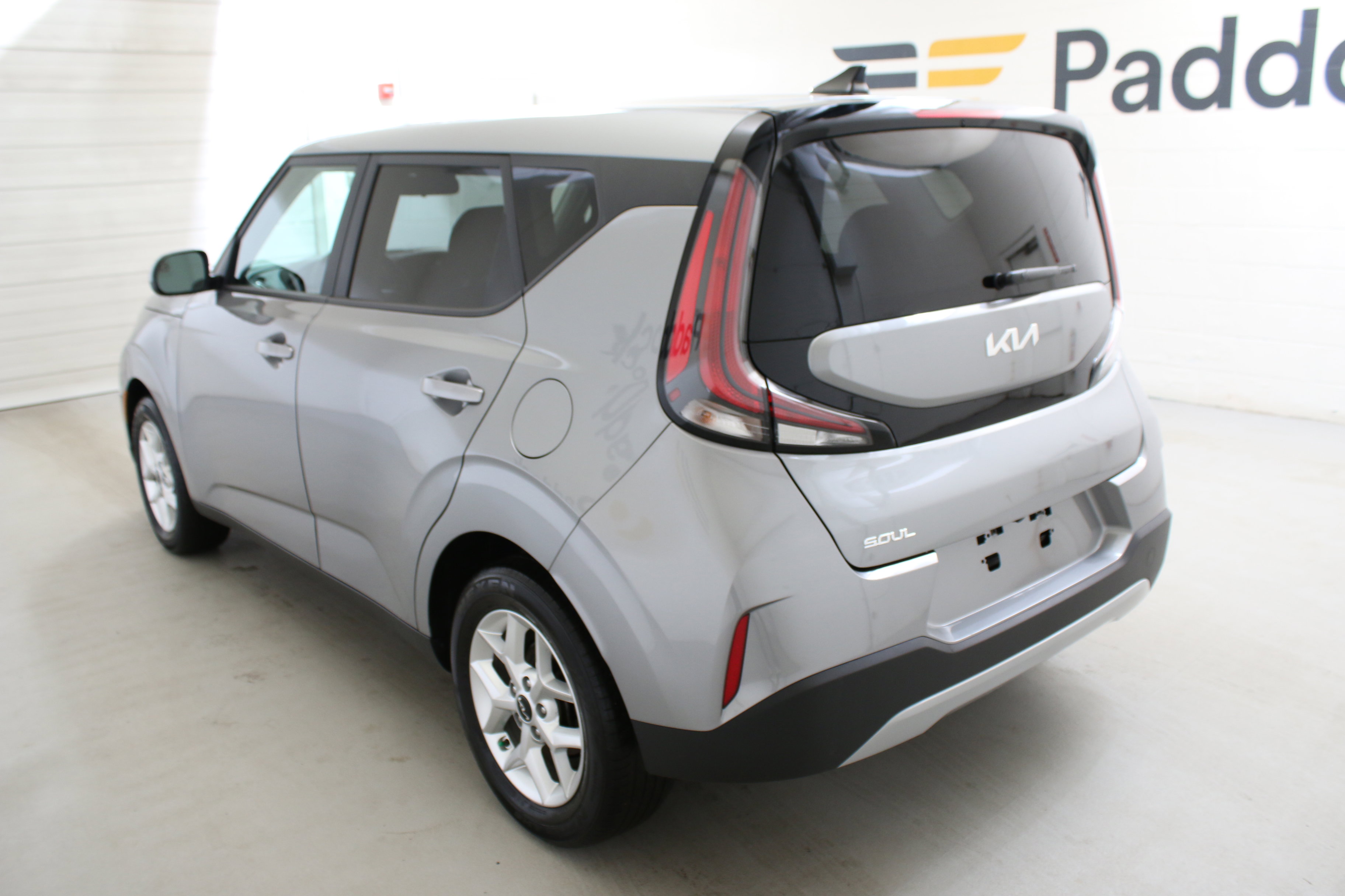 Used 2023 Kia Soul LX w/ LX Technology Package FWD image 7