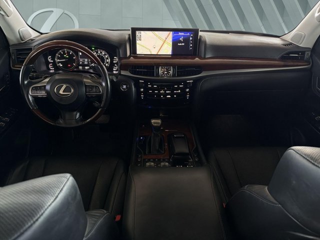 Used 2020 Lexus LX 570 4WD w/ Luxury Package image 13