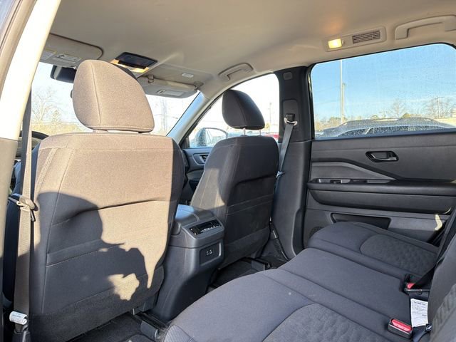 Used 2024 Nissan Pathfinder SV image 10