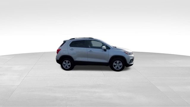 Used 2022 Chevrolet Trax LT w/ LT Convenience Package image 9