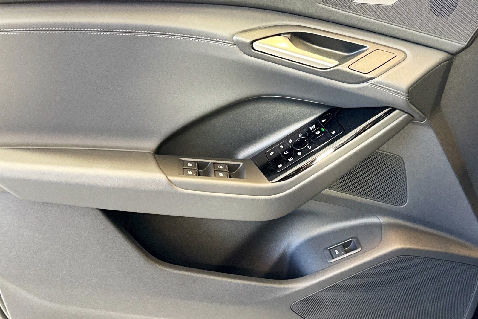 New 2027 Audi Q6 e-tron Premium Plus AWD/4WD image 15