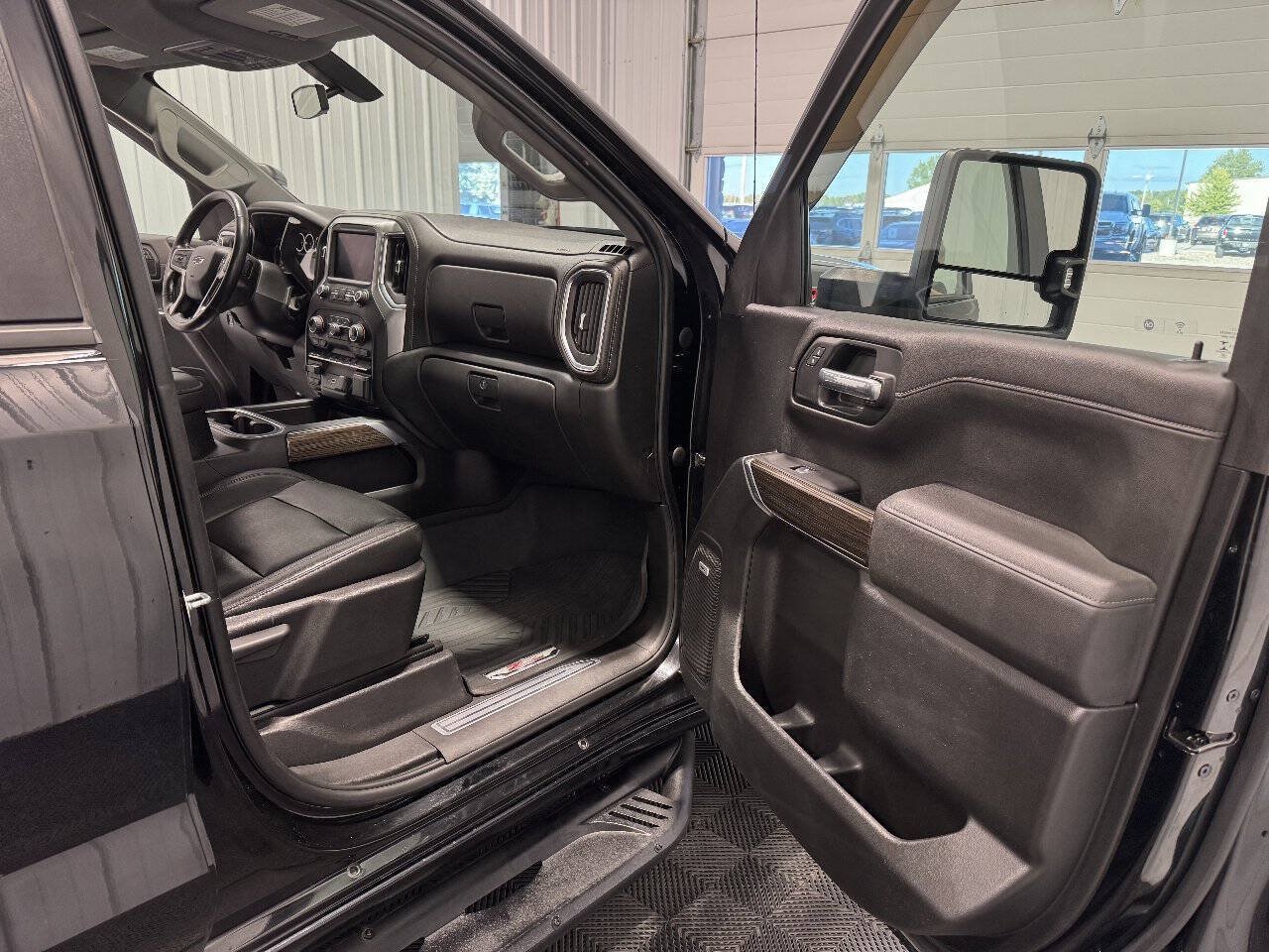 Used 2020 Chevrolet Silverado 1500 LT Trail Boss AWD/4WD image 18