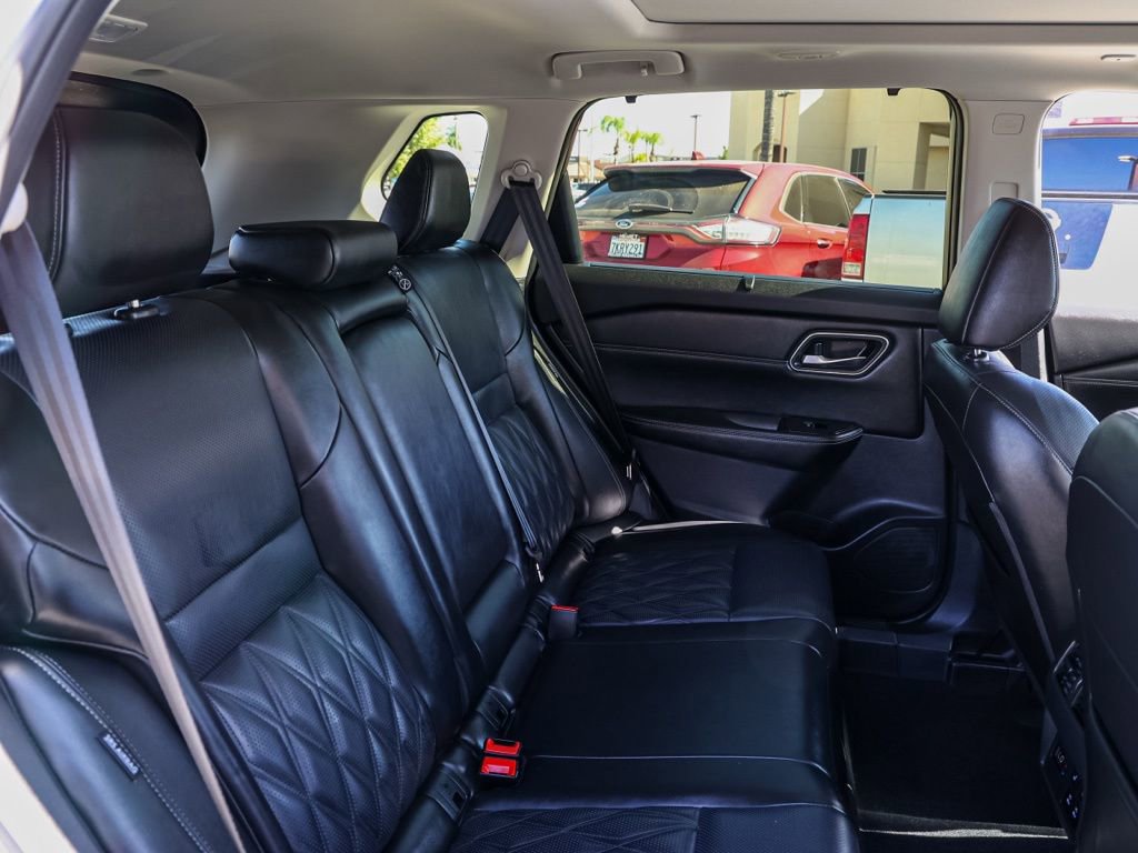 Used 2026 Nissan Rogue Platinum w/ Platinum Premium Package image 18