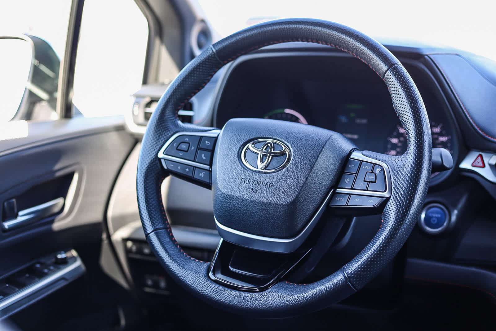 Certified 2023 Toyota Sienna XSE w/ XSE Plus Package FWD image 17