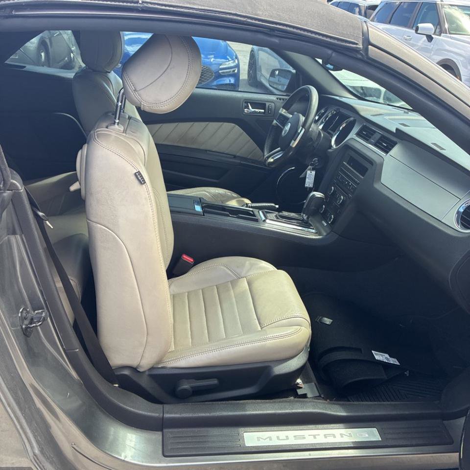 Used 2013 Ford Mustang Premium RWD image 11