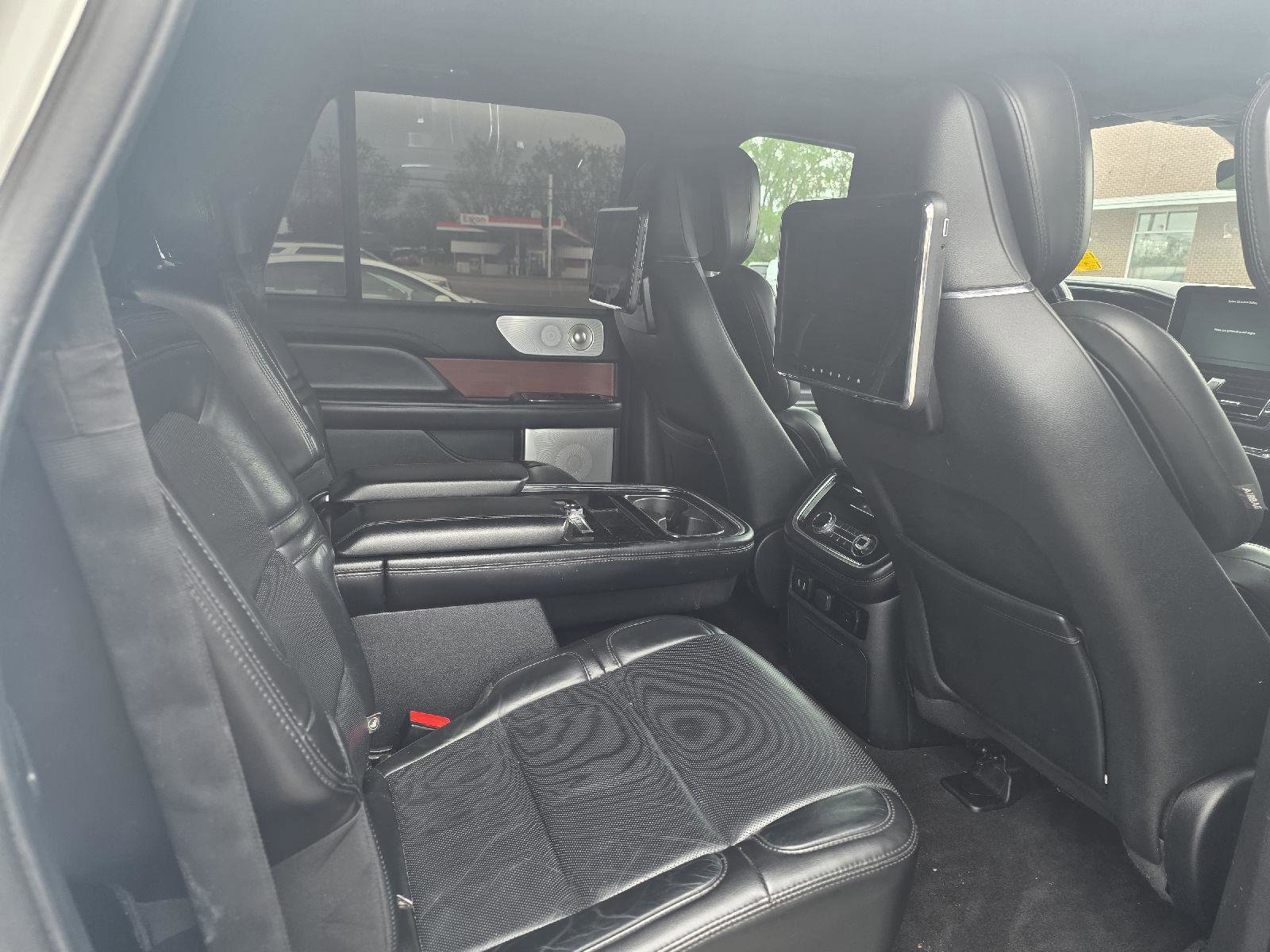 Used 2020 Lincoln Navigator L Reserve w/ Equipment Group 208A Reserve AWD/4WD image 7