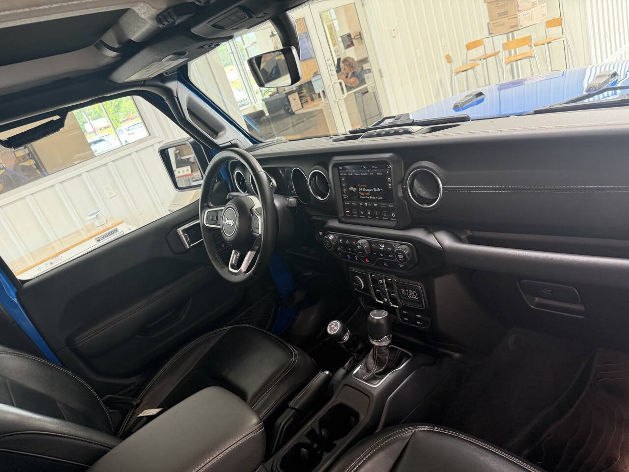 Used 2023 Jeep Wrangler Unlimited Sahara w/ Cold Weather Group AWD/4WD image 29