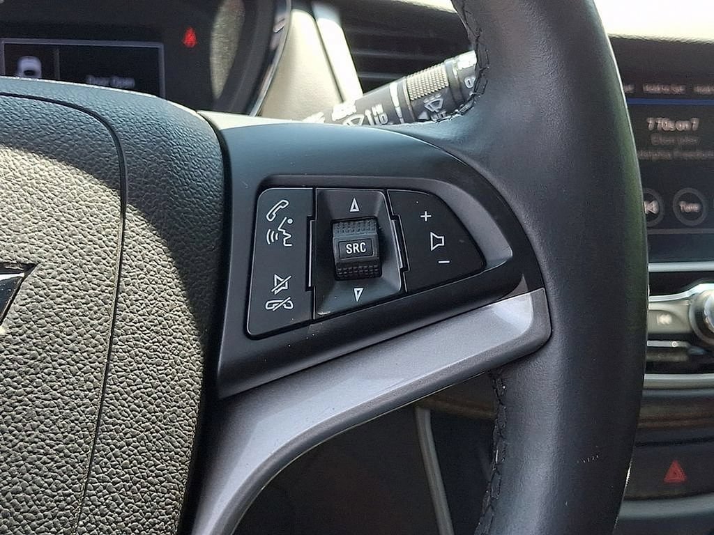 Used 2020 Chevrolet Trax LT w/ LT Convenience Package AWD/4WD image 19