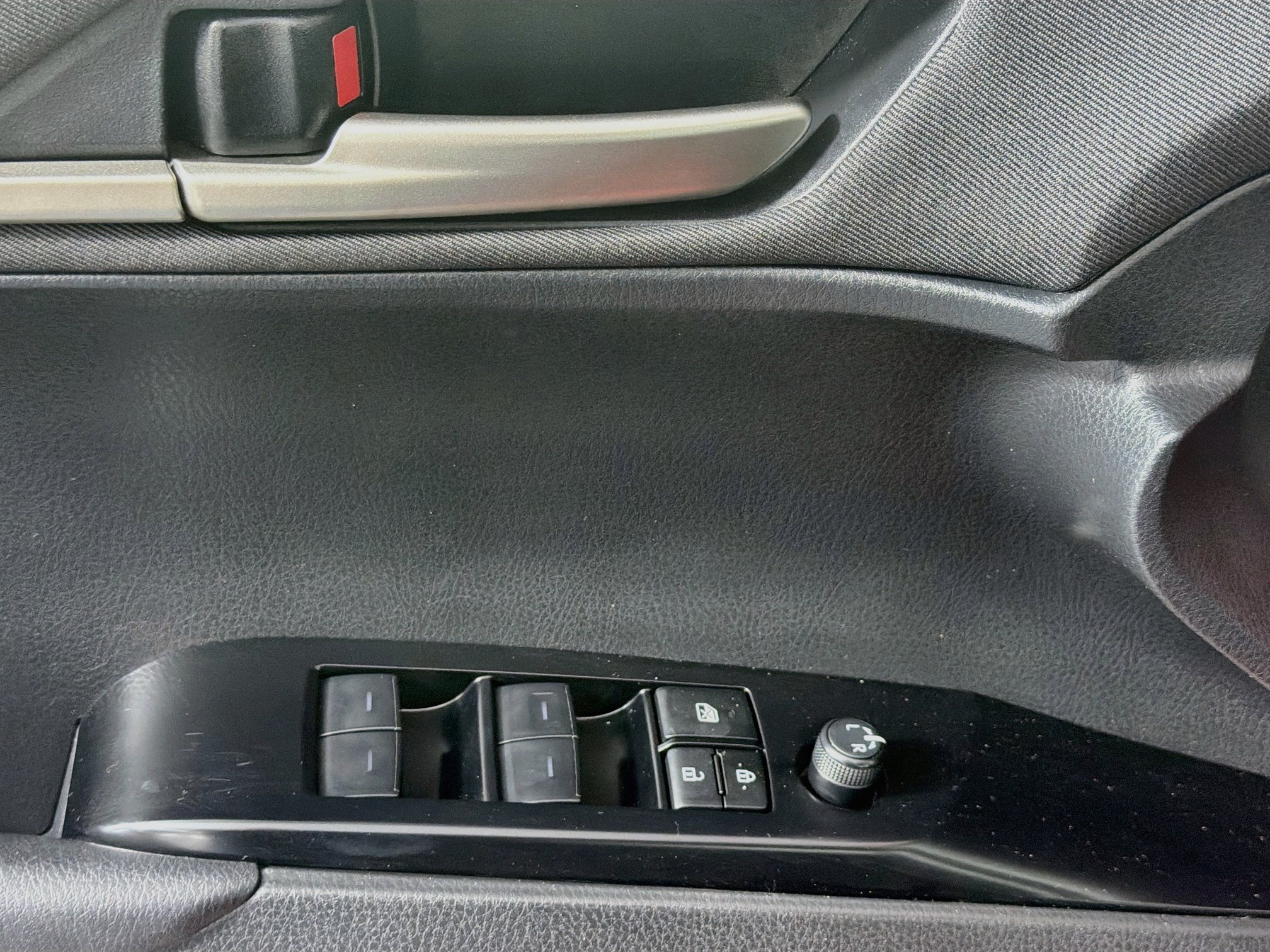 Used 2025 Toyota Camry LE FWD image 15