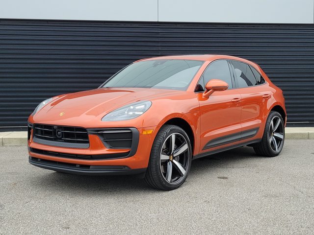 Certified 2023 Porsche Macan AWD/4WD image 1