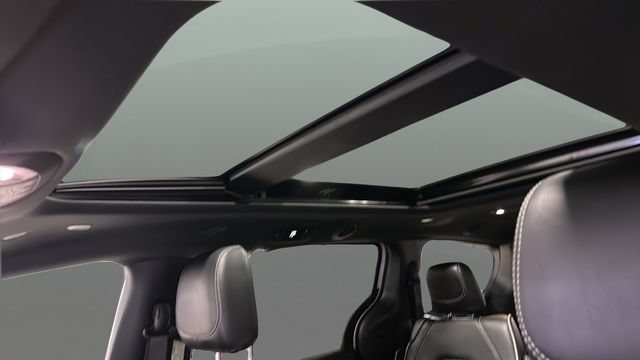 Used 2025 Chrysler Pacifica Limited FWD image 24