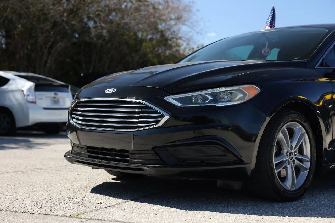 Used 2018 Ford Fusion SE w/ Fusion SE Technology Package image 2