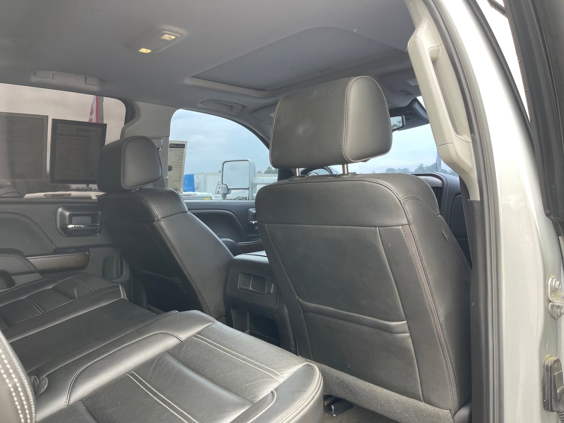 Used 2018 GMC Sierra 2500 Denali w/ Duramax Plus Package AWD/4WD image 24