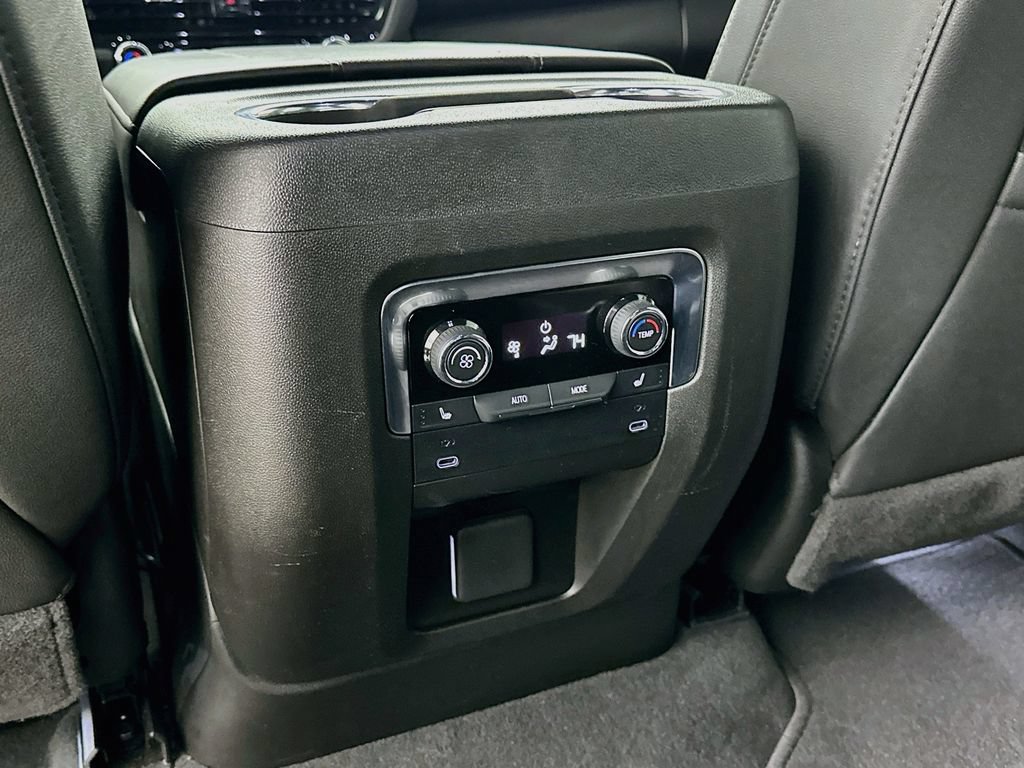 Used 2026 Chevrolet Suburban Premier AWD/4WD image 32