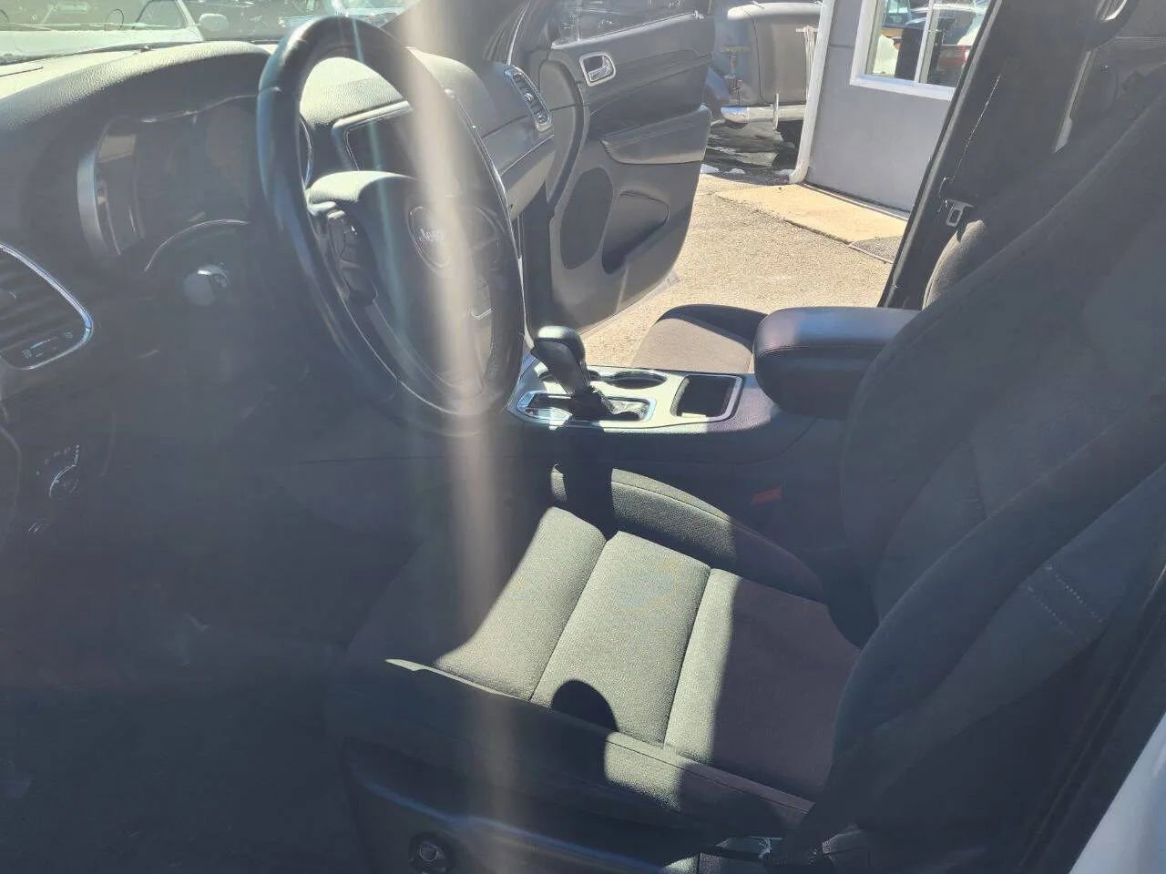 Used 2020 Jeep Grand Cherokee Laredo image 9